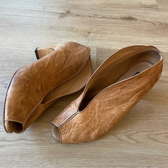 Salpy Geneva Bootie size 8 gorgeous soft leather sculpted & stitched - Picture 3 of 12